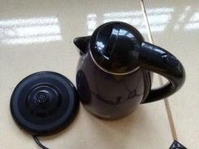 解决电热水壶水开后不跳的问题（排查故障原因并修复）