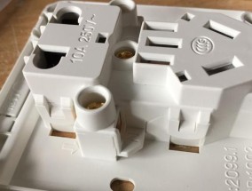 电视机插座在中间的解决方案（合理安排电视机插座位置）