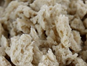 解决电饭煲做凉皮不成形的方法（如何让电饭煲做出完美的凉皮）