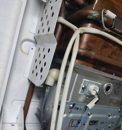热水器主板进水是否能修复（探讨热水器主板进水后的修复方案及关键因素）  第3张