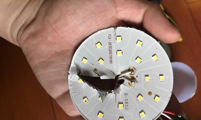 灯泡不亮的原因分析及解决方法（揭秘灯泡亮不起来的几大隐患和应对策略）  第1张