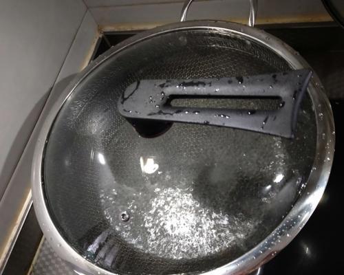 蜂窝燃气灶清洗方法（轻松掌握的清洗技巧）  第1张